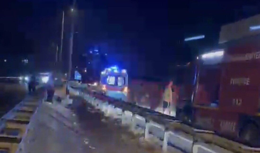 Düzce’de bir trafik kazası meydana geldi ve kazada bariyerlere çarparak