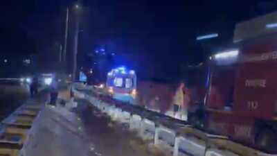 Düzce’de bir trafik kazası meydana geldi ve kazada bariyerlere çarparak