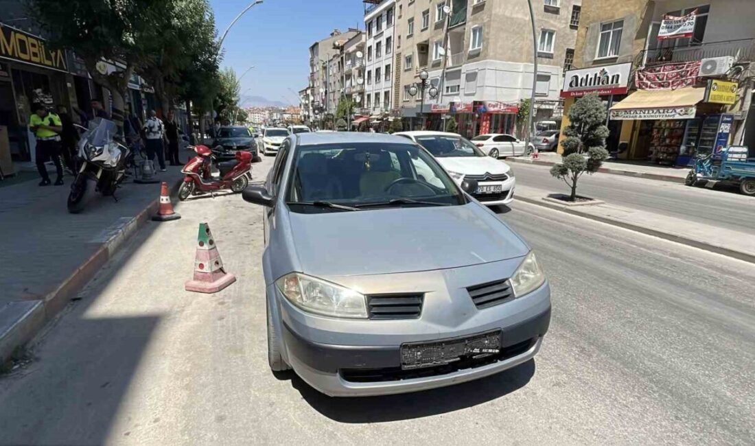 Karaman’da meydana gelen trafik kazasında bir kişi, otomobilin elektrikli bisiklete