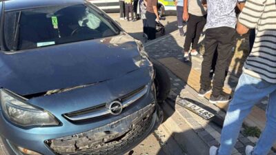 Eskişehir’de meydana gelen bir trafik kazasında otomobil ile minibüs çarpıştı