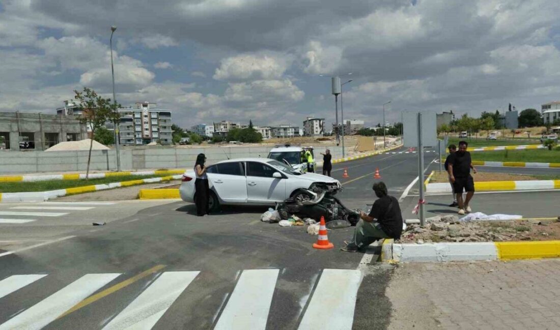 Adıyaman’da meydana gelen bir trafik kazasında otomobil ile motosiklet çarpıştı