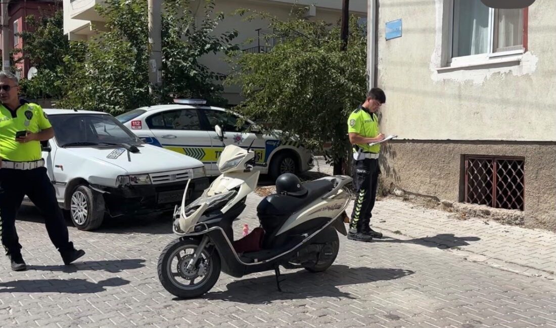 Tavşanlı ilçesinde otomobil ile motosikletin çarpışması sonucu meydana gelen trafik