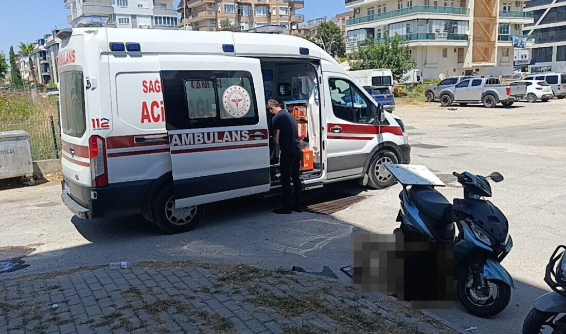 Manavgat ilçesinde motosiklet ile otomobilin çarpışması sonucu meydana gelen kazada