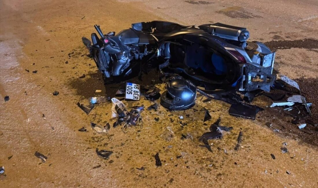 İnegöl ilçesinde meydana gelen trafik kazasında, bir otomobil ile motosikletin
