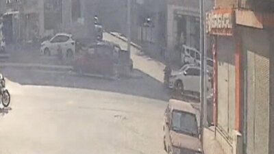 Eskişehir’de meydana gelen trafik kazasında bir otomobil ile motosikletin çarpışması