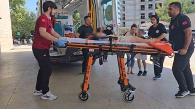 Bir trafik kazasında otomobil ile motosikletin çarpışması sonucu Bursa İnegöl
