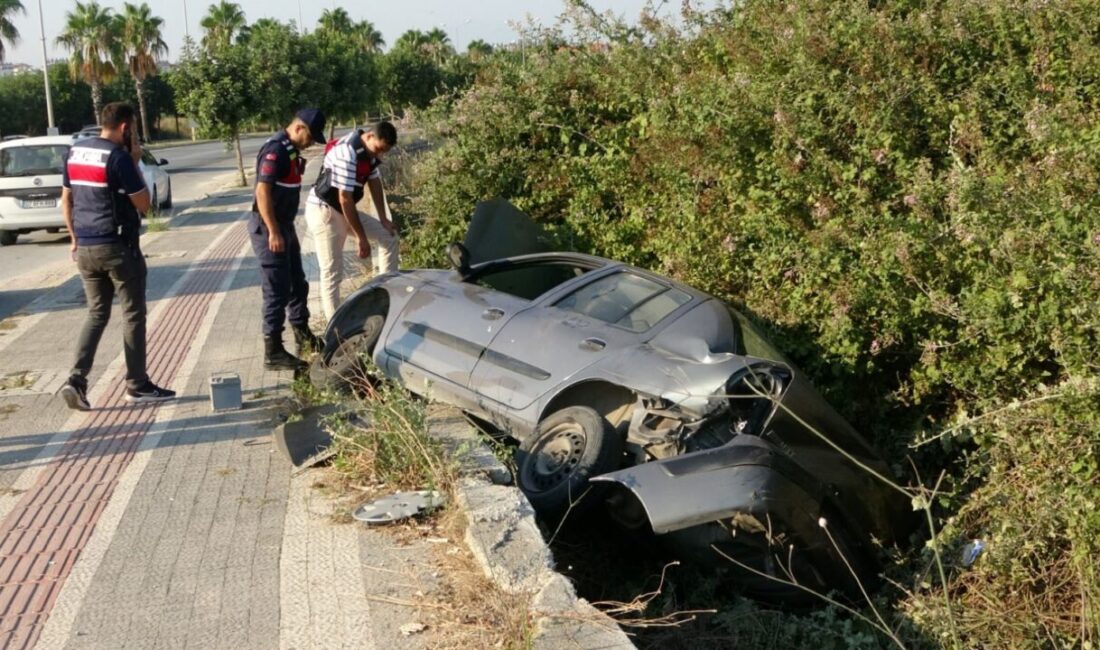 Manavgat ilçesinde bir otomobilin kaldırımda yürüyen bir yayaya çarpması sonucu