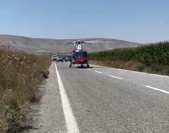 Konya’nın Yunak ilçesinde bir adam, eşiyle otomobilde yaşadığı tartışma sonucunda