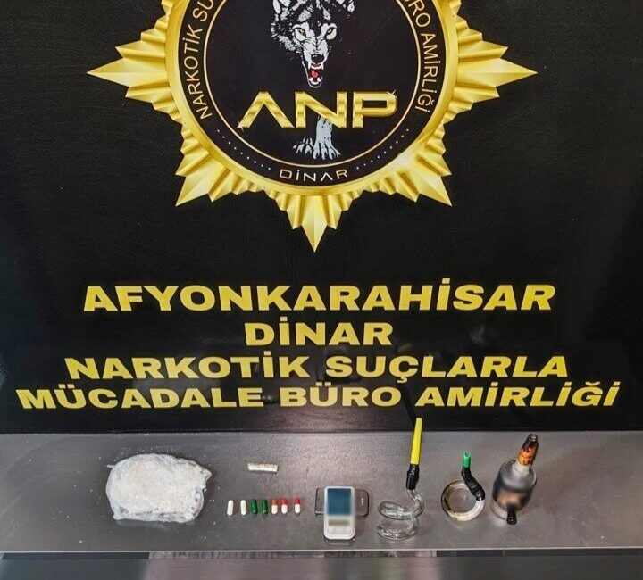 Afyonkarahisar’da polis ekipleri tarafından durdurulan bir araçta gerçekleştirilen aramada uyuşturucu