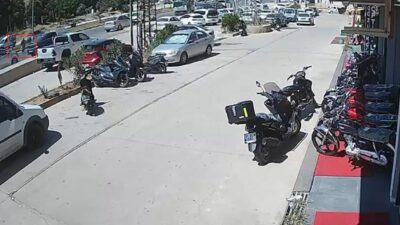 Hatay’da bir kadın, yolun karşısına geçmeye çalışırken bir otomobilin çarpması