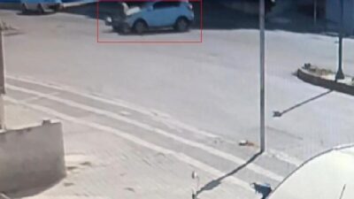Manavgat ilçesinde meydana gelen trafik kazasında, motosiklet ile otomobil çarpıştı