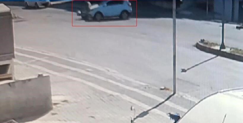 Manavgat ilçesinde meydana gelen trafik kazasında, motosiklet ile otomobil çarpıştı