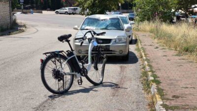 Safranbolu ilçesinde bir otomobil ile çarpışan elektrikli bisikletin sürücüsü ağır