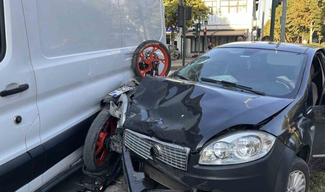 Bursa’da meydana gelen trafik kazasında, bir motosiklet otomobil ile çarpıştıktan