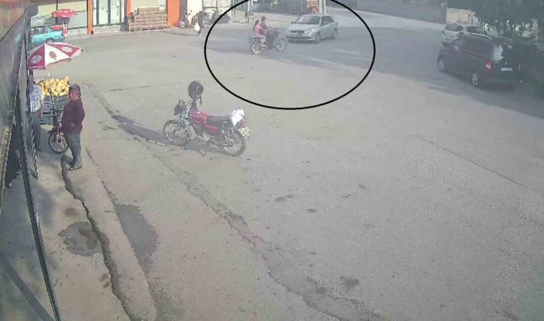 Hatay’ın Payas ilçesinde meydana gelen trafik kazasında motosikletle çarpışan otomobildeki