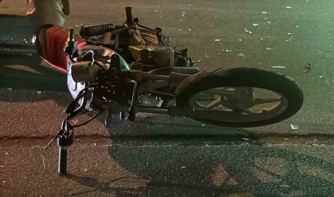 Eskişehir’in Odunpazarı ilçesinde, plakası olmayan bir motosikletle seyir halindeyken otomobille