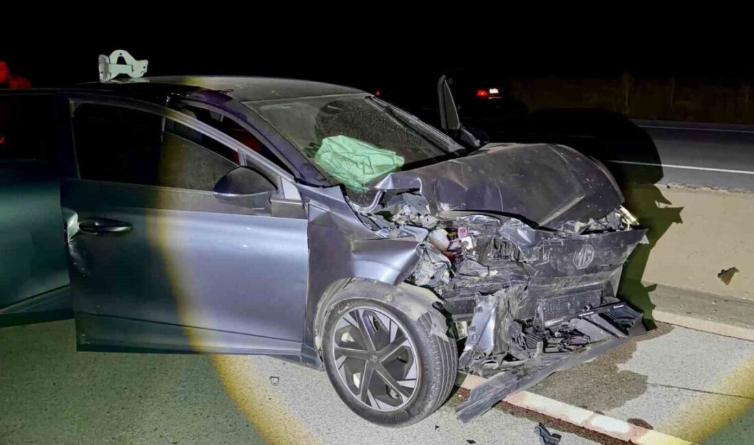 Afyonkarahisar’da meydana gelen trafik kazasında otomobil ile hafif ticari aracın