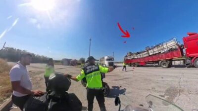 Hatay’da, otoyol üzerinde seyrüsefer eden bir kamyonun yoldan taşıdığı yüklerin
