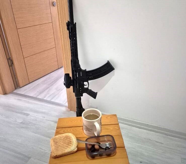 Çatalca ilçesinde ailesiyle yaşadığı tartışma sonrasında evine kilitlenen ve jandarma