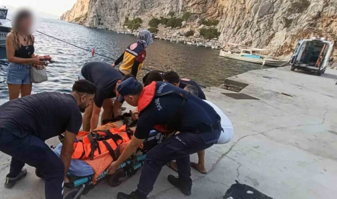 Marmaris ilçesi açıklarında seyreden özel bir tekne içerisinde yaralanan bir