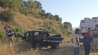 Elazığ’ın Palu ilçesinde bir kamyonetin şarampole devrilmesi sonucu meydana gelen