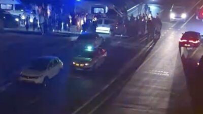 Sakarya’nın Karasu ilçesinde, bir motosiklet sürücüsü panelvanla çarpışarak ağır yaralandı.