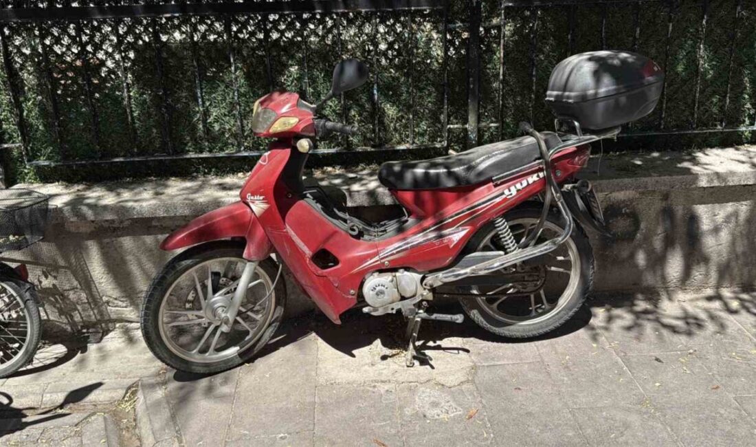 Eskişehir’de devriye gezen polis ekipleri, şüpheli buldukları park halindeki motosikletin