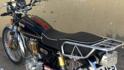 Adıyaman’da Yeşilyurt Mahallesi’nde park halinde bırakılan bir motosiklet, kimliği belirsiz