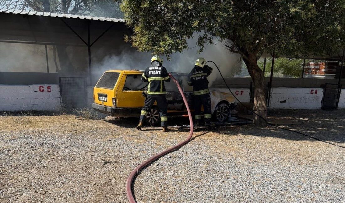 Muğla’nın Menteşe ilçesindeki bir araçta meydana gelen yangın, itfaiye ekiplerinin