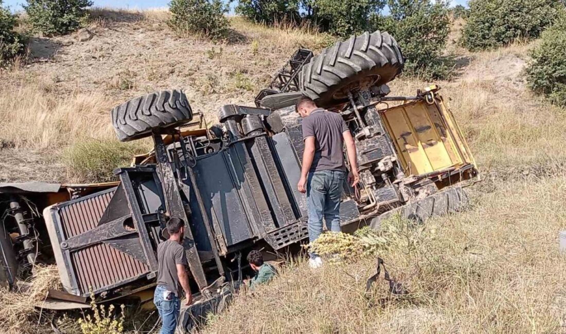 Tokat’ın Sulusaray ilçesinde bir biçerdöverin park halindeyken kendiliğinden hareket ederek