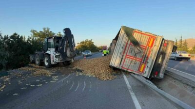 Afyonkarahisar’da meydana gelen trafik kazasında, Topdere köyü yakınlarında kontrolden çıkan
