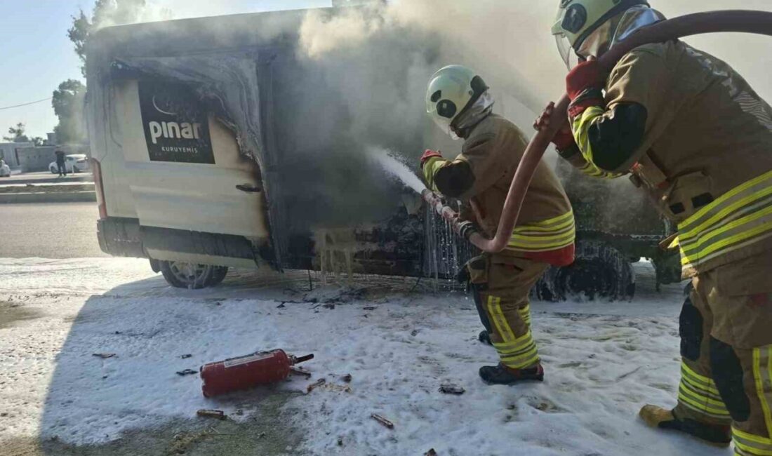 Hatay’da seyir halindeyken alevlerle kaplanan ve patlama yaşanan minibüsteki yangın,
