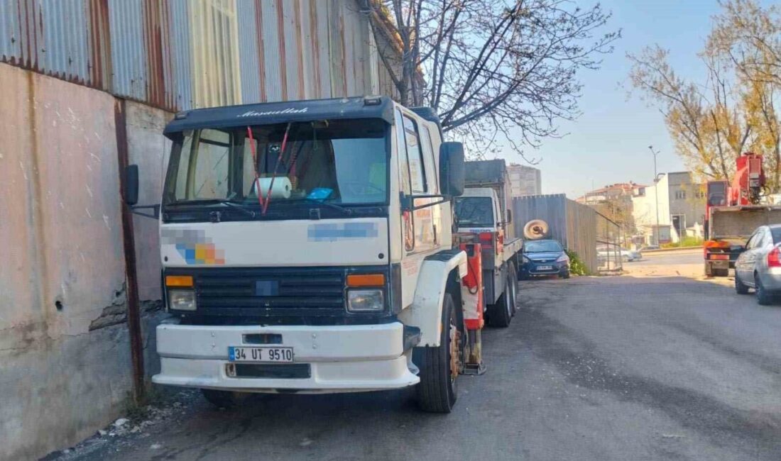 Pendik’te D-100 güney yan yolunda trafiği tehlikeye düşüren ve ters