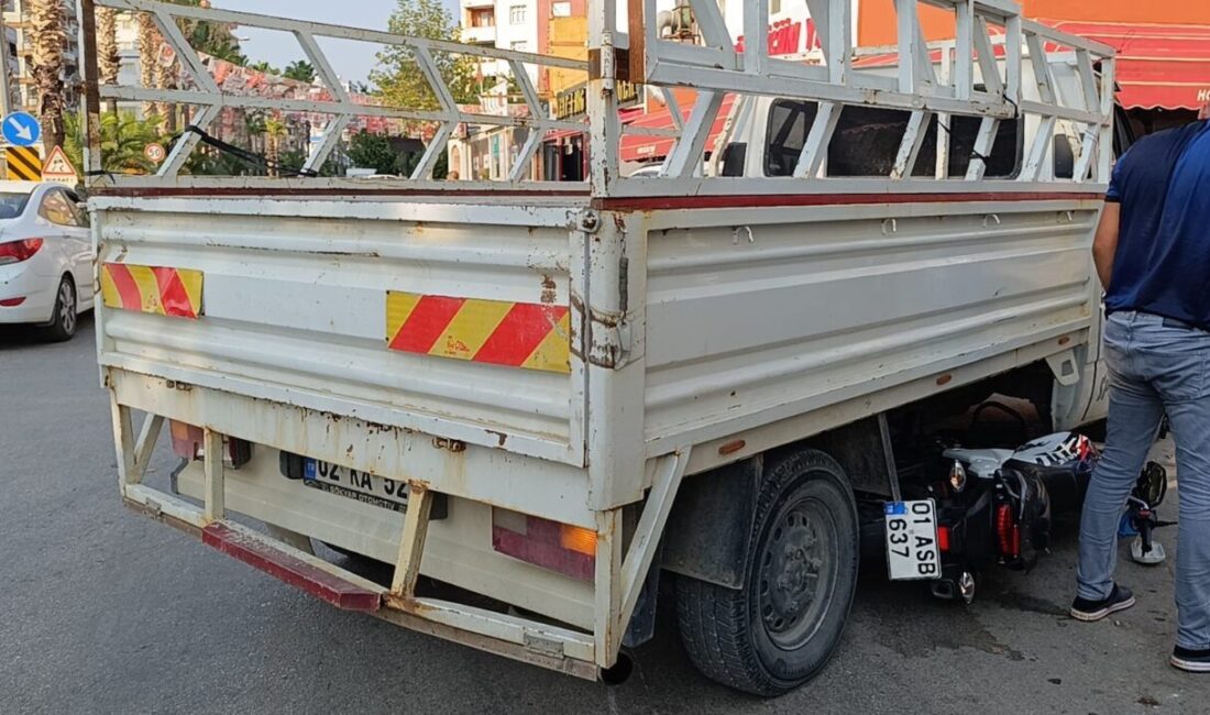 Adana’nın Kozan ilçesinde meydana gelen trafik kazasında bir motosiklet sürücüsü