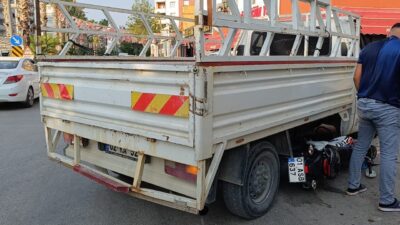 Adana’nın Kozan ilçesinde meydana gelen trafik kazasında bir motosiklet sürücüsü