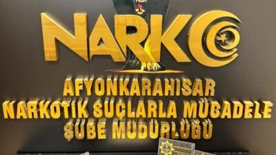 Afyonkarahisar’da polis tarafından gerçekleştirilen denetimde 2 otomobilde yapılan aramada uyuşturucu