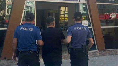 Kocaeli’nin İzmit ilçesinde polisleri fark eden bir kişi tarafından 4