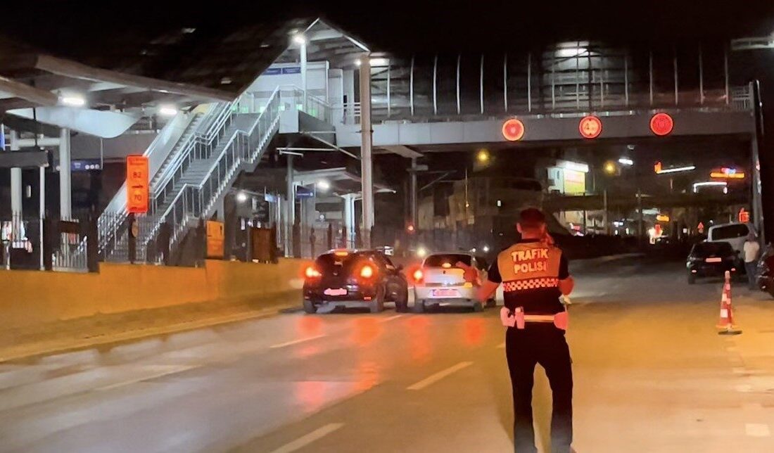 Bursa’da polis uygulama noktasının yakınında meydana gelen olayda, alkollü olduğu