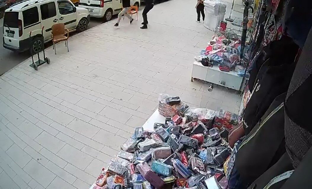 Malatya’da bir şüpheli, polisten kaçmaya çalışırken çevredeki vatandaşlar tarafından durdurulup