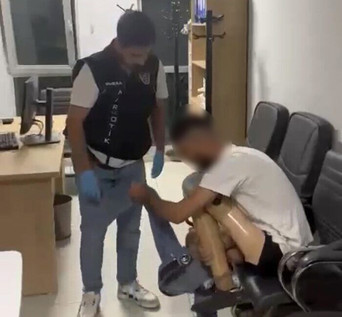 Bursa’da narkotik ekipleri tarafından durdurulan bir araçta yakalanan Suriyeli şüphelinin,
