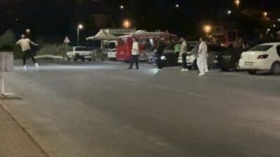 Talas ilçesinde, kız ve erkeklerden oluşan bir grup; trafiği hiçe