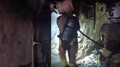 Reyhanlı ilçesindeki bir evde çıkan yangın, itfaiye ekiplerinin hızlı müdahalesi