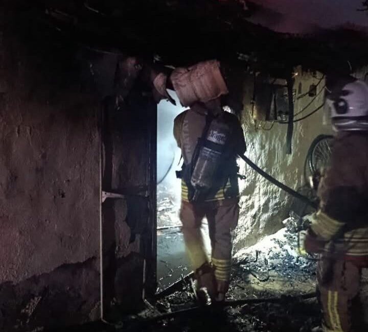 Reyhanlı ilçesindeki bir evde çıkan yangın, itfaiye ekiplerinin hızlı müdahalesi
