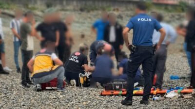 Rize’nin Çayeli ilçesinde, ailesiyle piknik yaparken denize giren 2 kardeş,