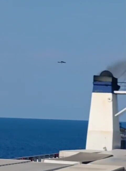 Karadeniz’de seyreden bir Türk Ro-Pax gemisine yaklaşan dronlar, gemide korku