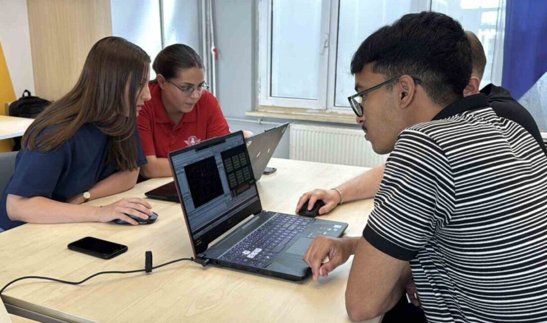 Karabük Üniversitesi öğrencileri tarafından geliştirilen çip teknolojisinin, sensörlerden mikrofonlara, roketlerden