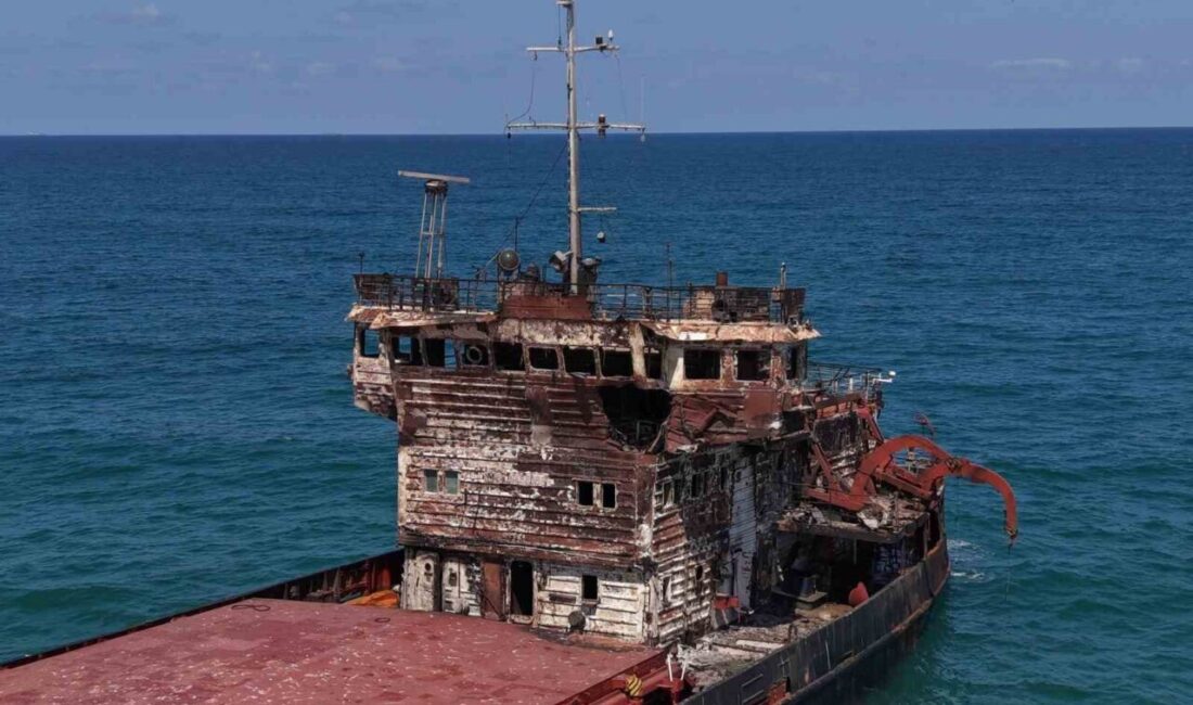 Rusya’ya ait 108 metre uzunluğundaki kargo gemisi “OMSKİY-107”, Novorossiysk Limanı