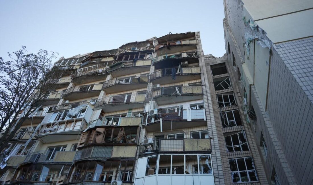 Ukrayna’nın başkenti Kiev’e gerçekleştirilen füze ve İHA saldırısında 12 kişi