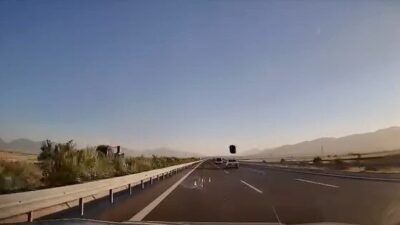 Bursa’da bir otomobilin bagajı, otobanda seyir halindeyken meydana gelen şiddetli