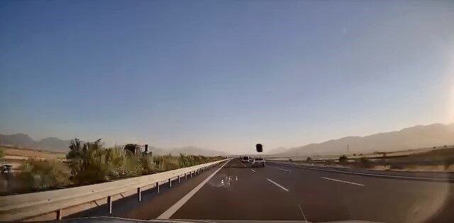 Bursa’da bir otomobilin bagajı, otobanda seyir halindeyken meydana gelen şiddetli